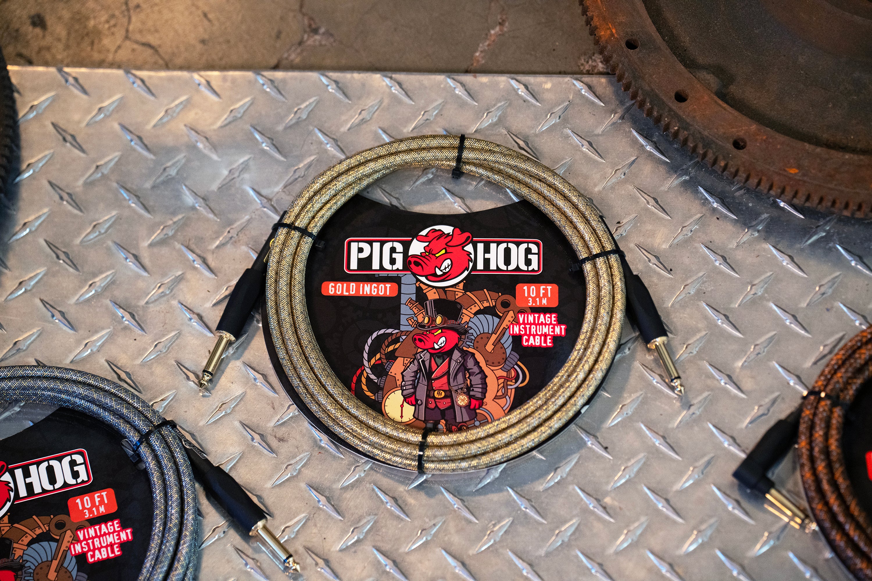 Pig Hog "Gold Ingot" Instrument Cable, 20ft Right Angle